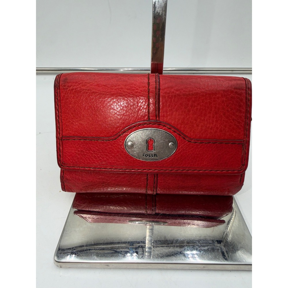 Fossil Red Pebbled Leather Trifold Wallet Keyhole Logo Snap Closure Pocket